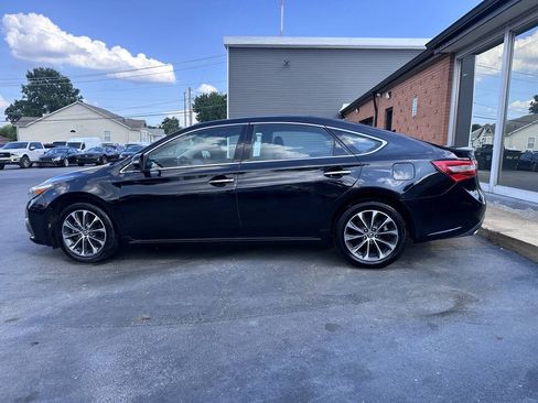 Used 2017 Toyota Avalon XLE FWD image 4