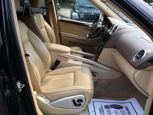 Used 2011 Mercedes-Benz GL 550 4MATIC image 25