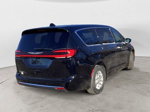 New 2026 Chrysler Pacifica Select image 6
