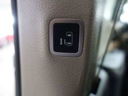 Used 2024 Chrysler Pacifica Touring-L FWD image 20