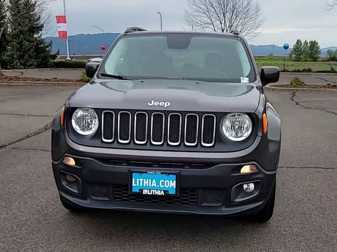 Used 2017 Jeep Renegade Latitude w/ Popular Equipment Group image 3