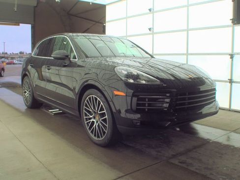 Used 2019 Porsche Cayenne S w/ Premium Plus Package image 3