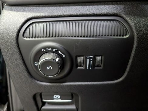 Used 2025 Jeep Wagoneer 4WD image 21