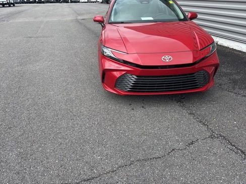 Used 2025 Toyota Camry XLE FWD image 2