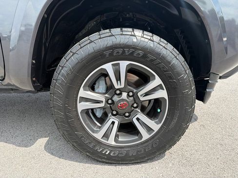 Used 2018 Toyota Tacoma TRD Sport w/ TRD Premium Sport Package RWD image 14