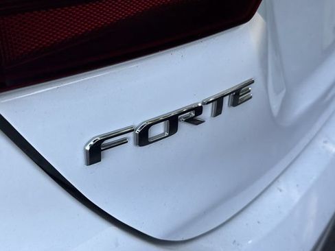 Used 2021 Kia Forte GT-Line w/ GT-Line Premium Package FWD image 9