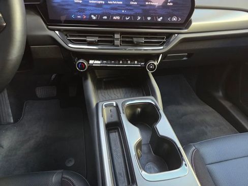 Used 2024 Chevrolet Equinox EV RS FWD image 39