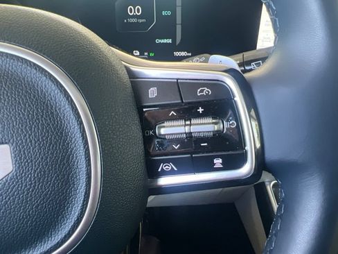 Certified 2025 Kia Carnival SX w/ SX Dark Edition Package FWD image 60