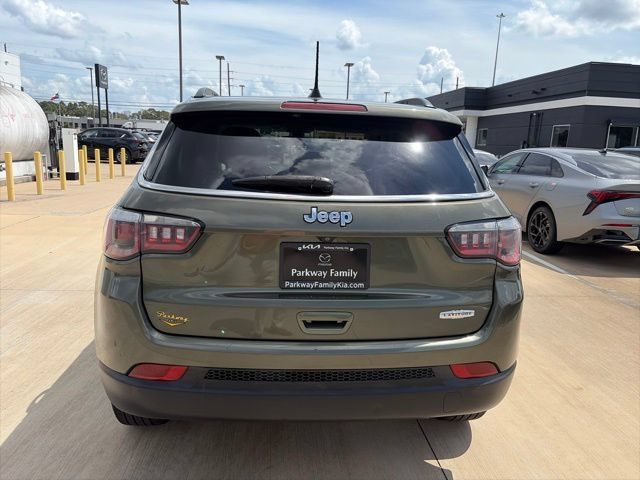 Used 2019 Jeep Compass Latitude FWD image 4