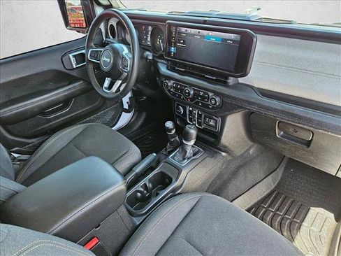 Used 2024 Jeep Wrangler Unlimited Sahara AWD/4WD image 26
