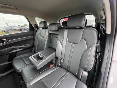 Used 2025 Kia Sorento S image 25