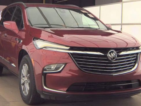 Used 2023 Buick Enclave Essence FWD image 2