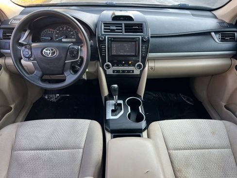 Used 2014 Toyota Camry L image 4