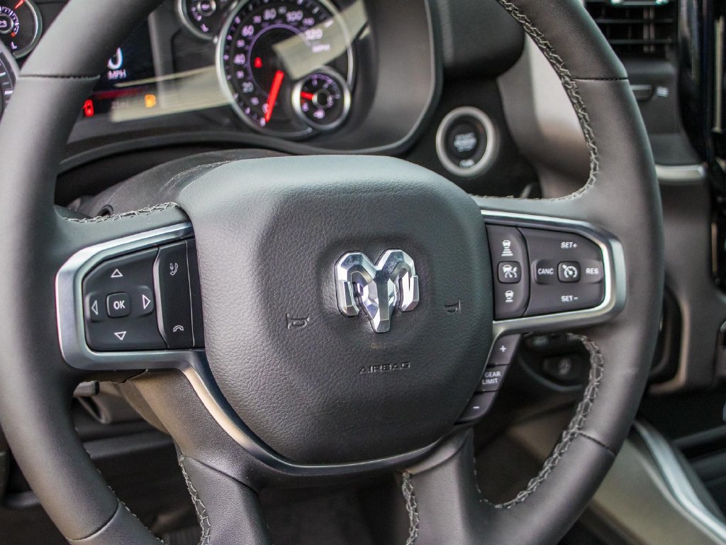Used 2025 RAM 1500 Big Horn AWD/4WD image 30