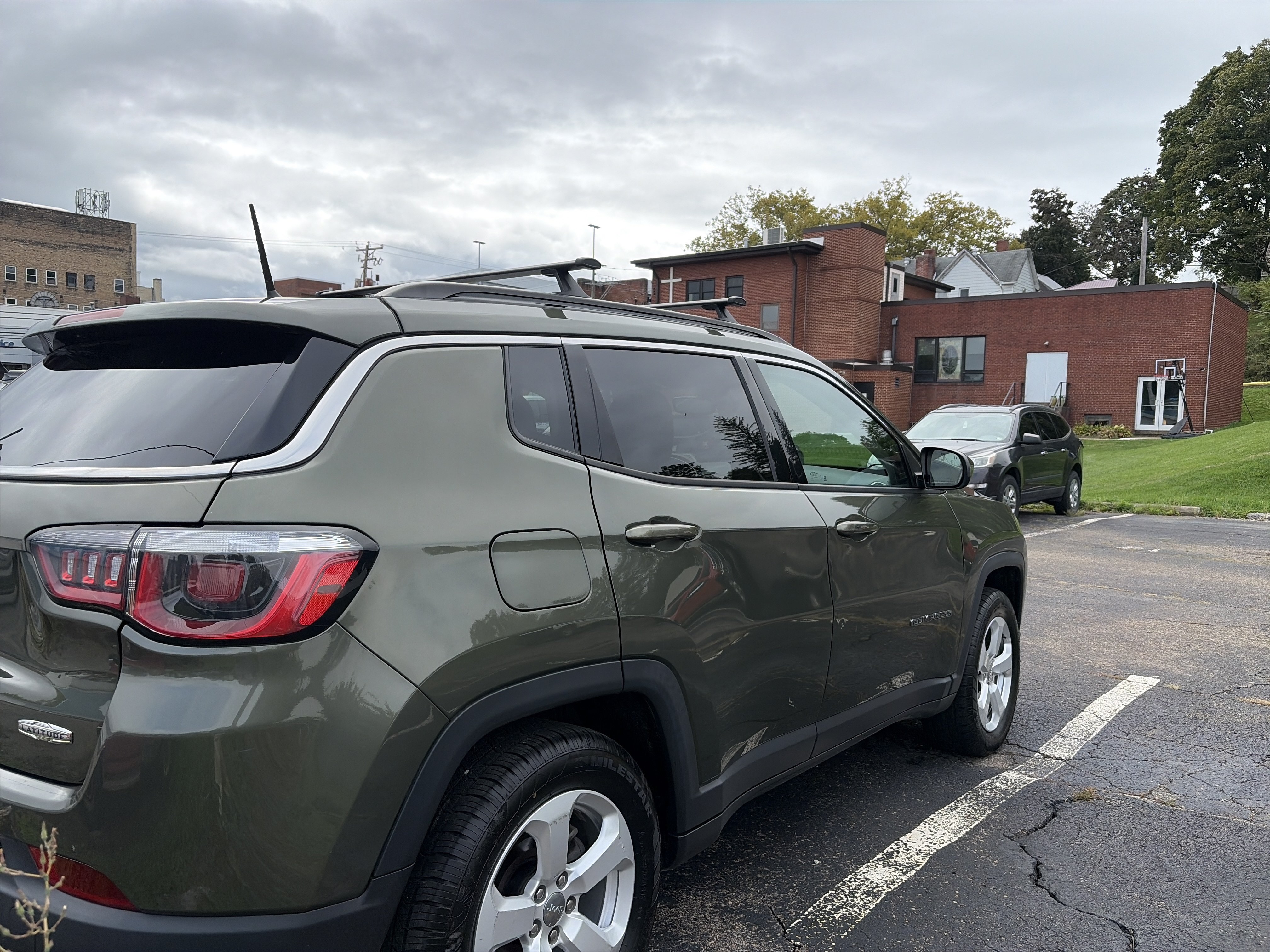 Used 2018 Jeep Compass Latitude w/ Cold Weather Group AWD/4WD image 7