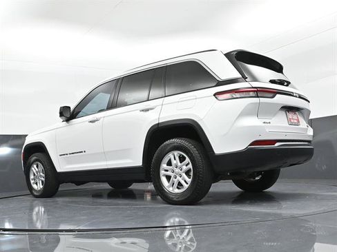 Used 2023 Jeep Grand Cherokee Laredo AWD/4WD image 34