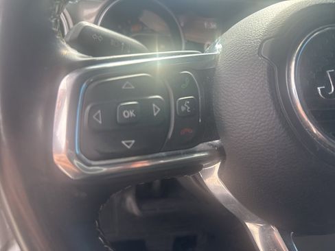 Used 2018 Jeep Wrangler Unlimited Sahara image 24