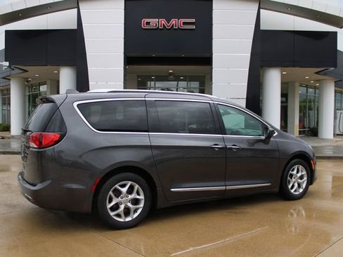 Used 2018 Chrysler Pacifica Touring-L Plus w/ Tire & Wheel Group FWD image 34