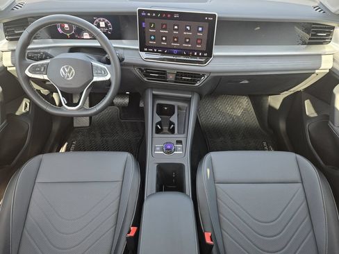 New 2026 Volkswagen Tiguan SE FWD image 26
