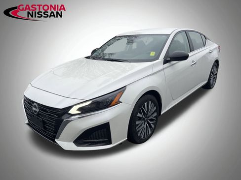 Used 2024 Nissan Altima 2.5 SV image 5