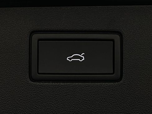 Certified 2026 Volkswagen Tiguan SE AWD/4WD image 6