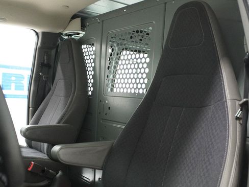 Used 2018 GMC Savana 2500 w/ Driver Convenience Package RWD image 6