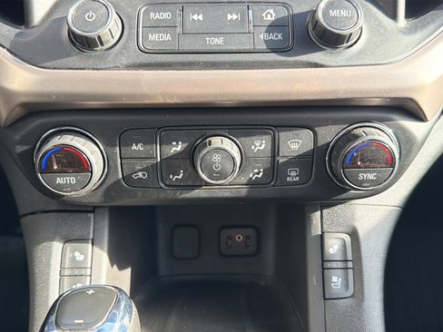 Used 2018 GMC Acadia Denali w/ Technology Package AWD/4WD image 27
