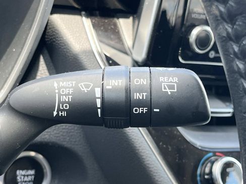 Used 2022 Toyota Corolla Cross XLE w/ Convenience Package FWD image 34