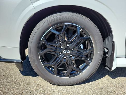 Certified 2026 INFINITI QX80 4WD w/ Sport Exterior Package image 9