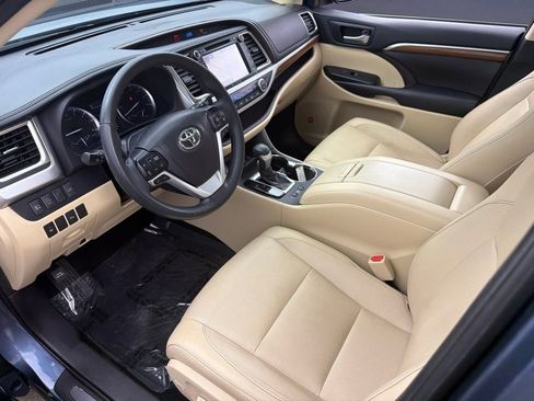Used 2019 Toyota Highlander Limited AWD/4WD image 10