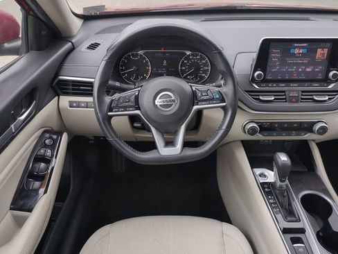 Used 2021 Nissan Altima 2.5 SV w/ SV Premium Package image 15