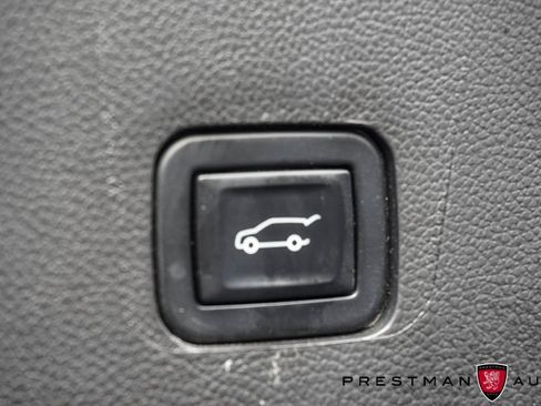 Used 2021 Chevrolet Traverse RS image 50