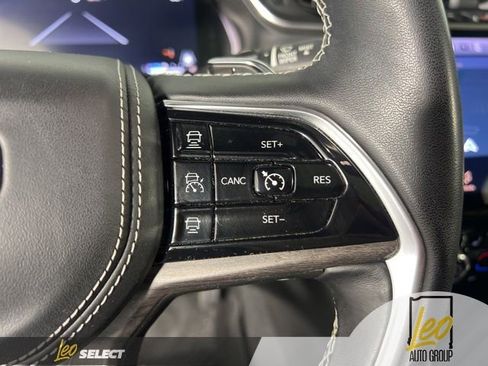 Used 2022 Jeep Grand Cherokee L Overland w/ Luxury Tech Group IV AWD/4WD image 19