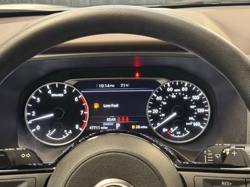 Used 2022 Nissan Rogue SV image 9