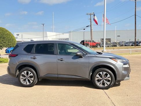Certified 2022 Nissan Rogue SV FWD image 4