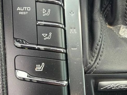 Used 2018 Porsche Macan AWD/4WD image 12