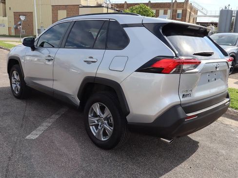 Used 2022 Toyota RAV4 XLE AWD/4WD image 4