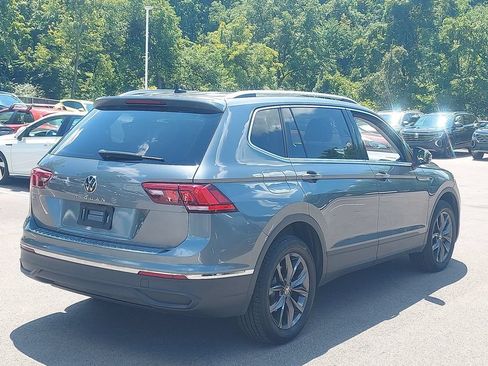 Used 2023 Volkswagen Tiguan SE w/ Panoramic Sunroof Package FWD image 7