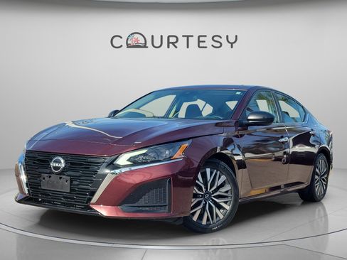 Certified 2024 Nissan Altima 2.5 SV image 1