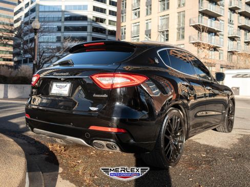 Used 2019 Maserati Levante S GranLusso image 7