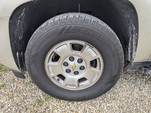Used 2014 Chevrolet Suburban LT RWD image 11