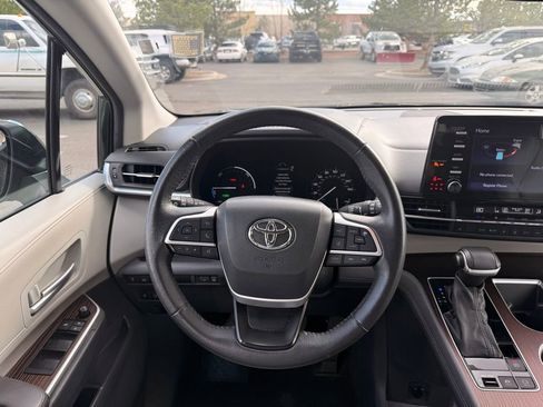 Used 2024 Toyota Sienna XLE image 20