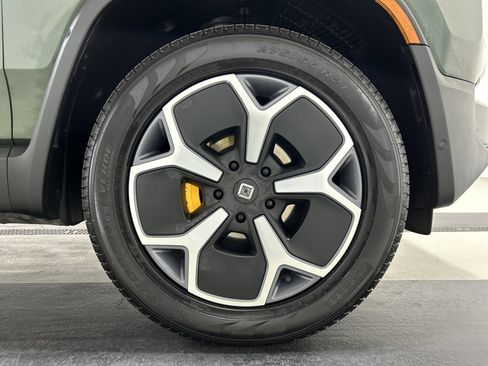 Used 2023 Rivian R1S Adventure image 11