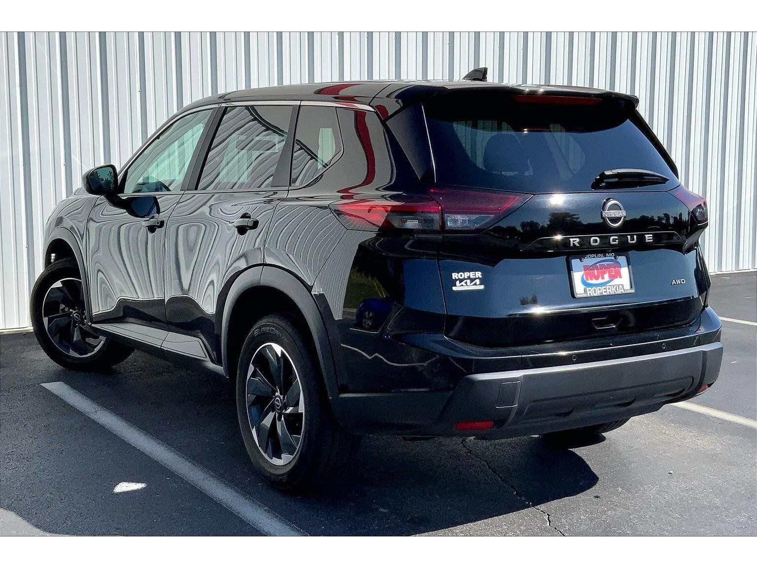 Used 2025 Nissan Rogue SV AWD/4WD image 10