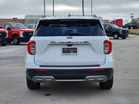 Used 2023 Ford Explorer XLT w/ Equipment Group 202A image 7