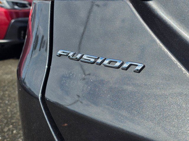 Used 2018 Ford Fusion SE w/ Fusion SE Technology Package FWD image 17