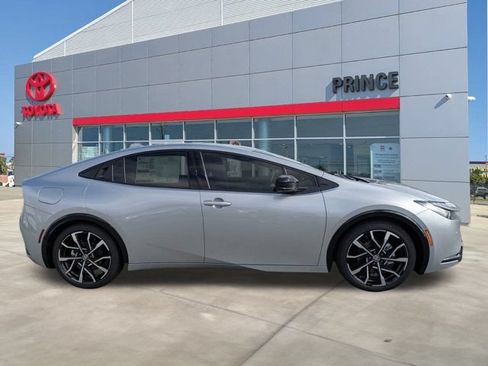 New 2025 Toyota Prius Plug-In Hybrid FWD image 3