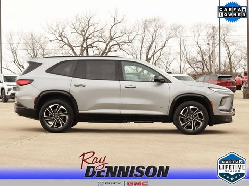 Used 2025 Buick Enclave Sport Touring image 8