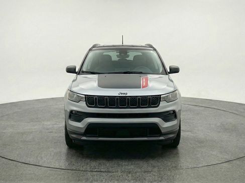 Used 2025 Jeep Compass Trailhawk AWD/4WD image 2
