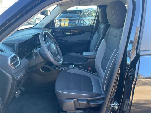 Used 2025 Chevrolet TrailBlazer LT image 28